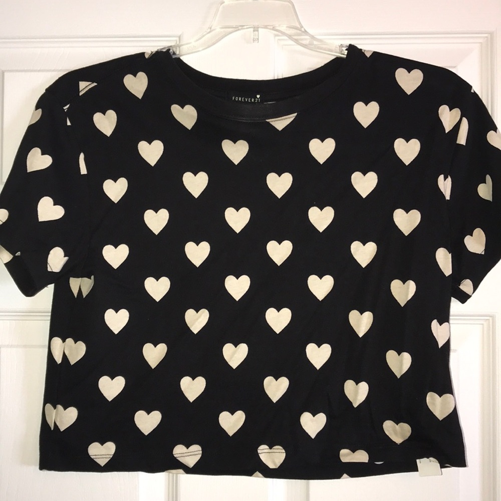 Graphic Heart Cropped Tee